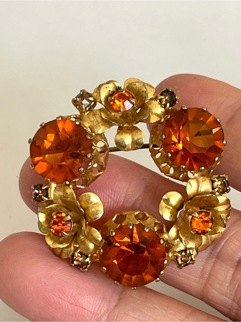 Vintage Signed "Made Austria" Amber Crystal Brooch - Floral Wreath - Picture 2 of 10